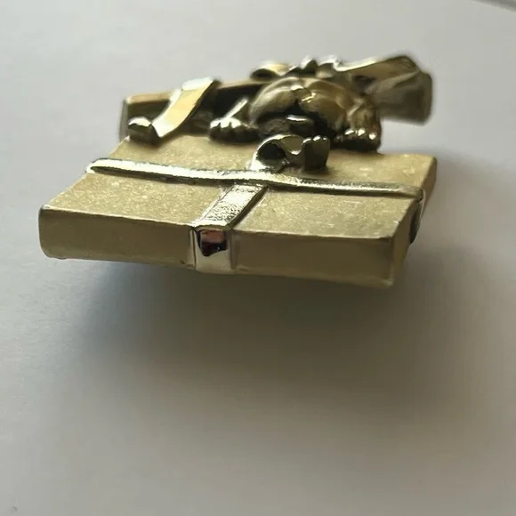 AJC Puppy in a Gift Brooch - Picture 8 of 8